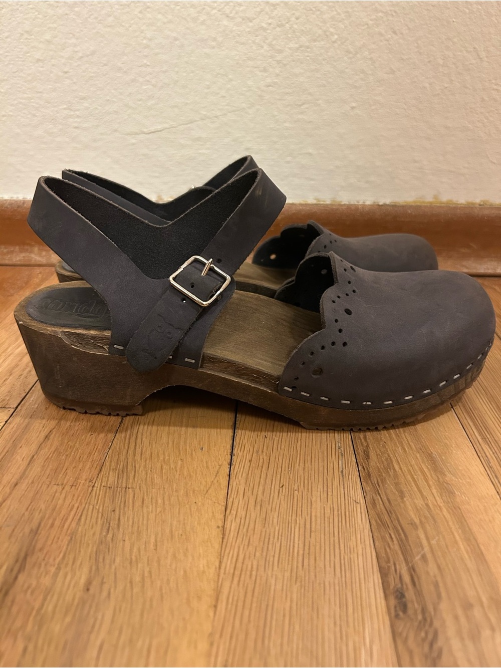 Sandgrens Women’s Milan Clog Sandals Navy Nubuck Leather w Scalloped Trim, EU 39 - Picture 2 of 11